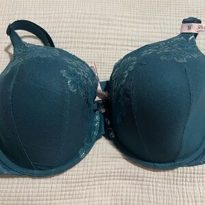 Victoria’s Secret Lightly lined bra. Size 38 DDD